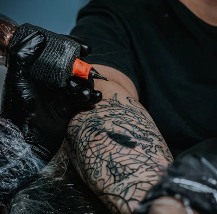 Is Your New Tattoo Smudging It Might NOT Be the Artist‘s Fault